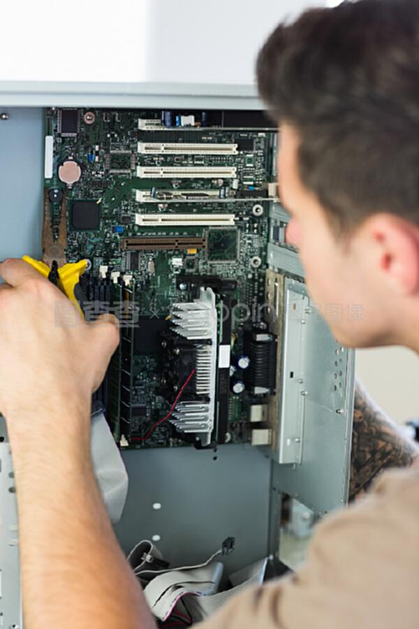 巧手修電腦 計(jì)算機(jī)工程師的鉗子藝術(shù)
